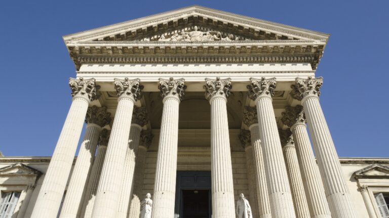 court house during the daytime